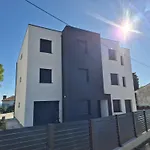 Natalija Adriatic 아파트 크르크